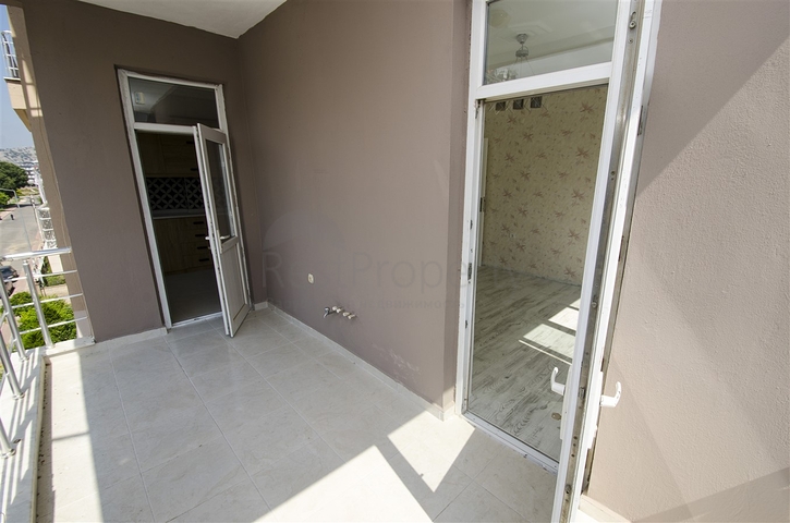 شقة من غرفتين وصالة مع مطبخ منفصل في ليمان كونيالتي