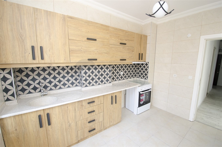 شقة من غرفتين وصالة مع مطبخ منفصل في ليمان كونيالتي