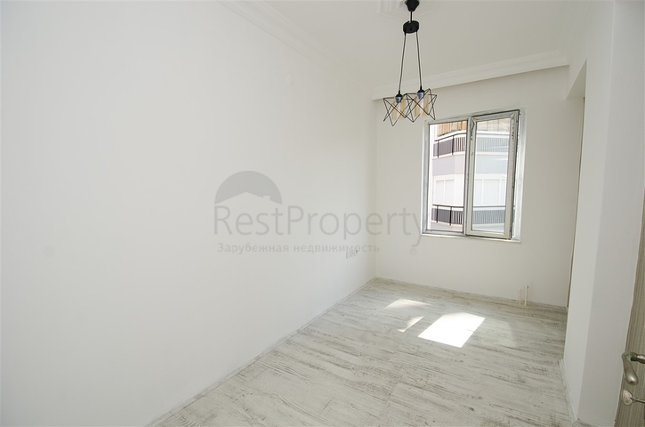 شقة من غرفتين وصالة مع مطبخ منفصل في ليمان كونيالتي