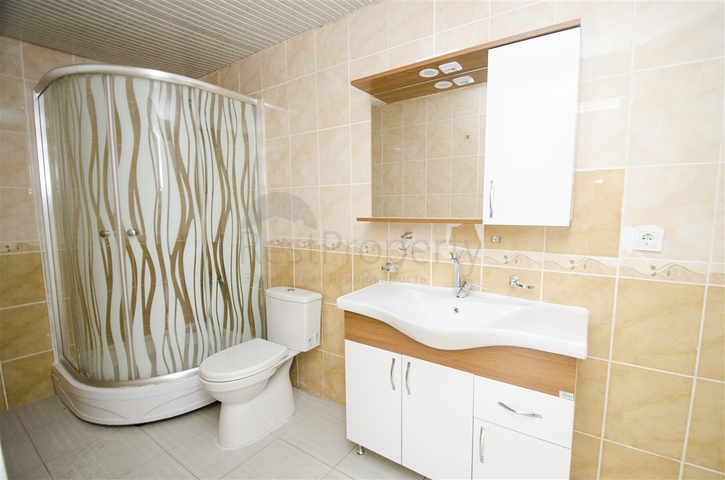 شقة من غرفتين وصالة مع مطبخ منفصل في ليمان كونيالتي