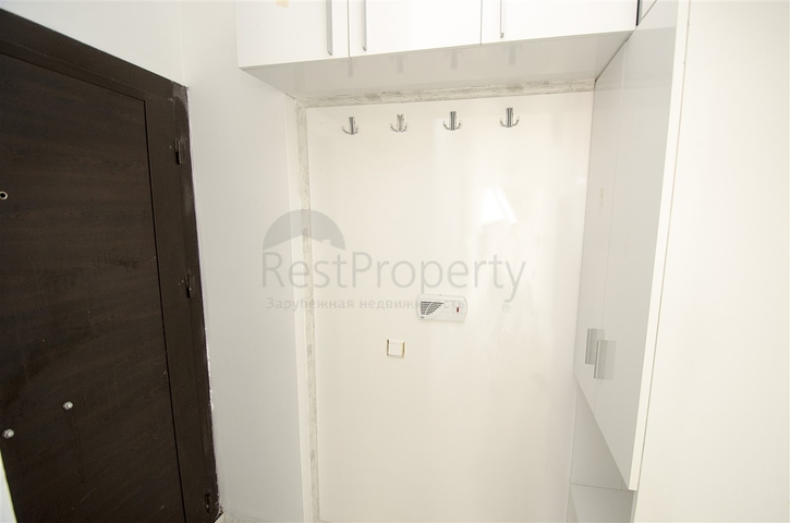 شقة من غرفتين وصالة مع مطبخ منفصل في ليمان كونيالتي