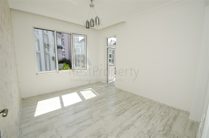 شقة من غرفتين وصالة مع مطبخ منفصل في ليمان كونيالتي