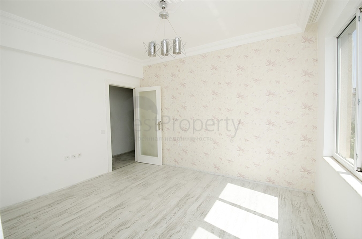 شقة من غرفتين وصالة مع مطبخ منفصل في ليمان كونيالتي