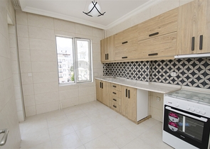 شقة من غرفتين وصالة مع مطبخ منفصل في ليمان كونيالتي