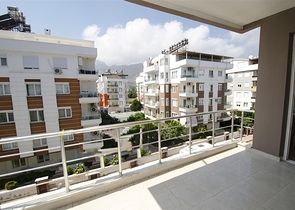 شقة من غرفتين وصالة مع مطبخ منفصل في ليمان كونيالتي