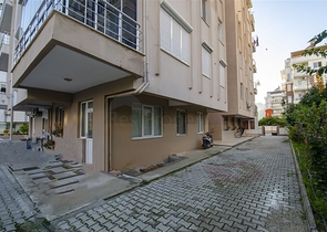 شقة من غرفتين وصالة مع مطبخ منفصل في ليمان كونيالتي