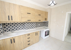 شقة من غرفتين وصالة مع مطبخ منفصل في ليمان كونيالتي