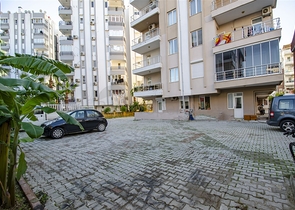 شقة من غرفتين وصالة مع مطبخ منفصل في ليمان كونيالتي