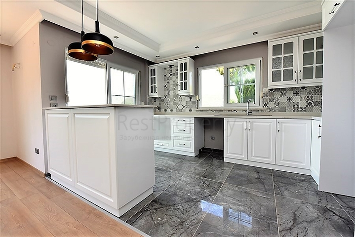 اطلالة بحرية - شقق ودوبلكس - في مركز الانيا