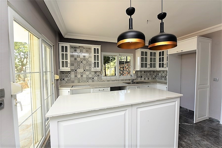 اطلالة بحرية - شقق ودوبلكس - في مركز الانيا