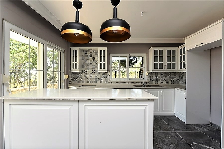 اطلالة بحرية - شقق ودوبلكس - في مركز الانيا