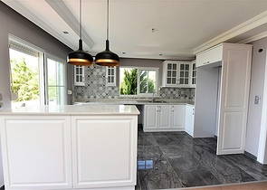 اطلالة بحرية - شقق ودوبلكس - في مركز الانيا