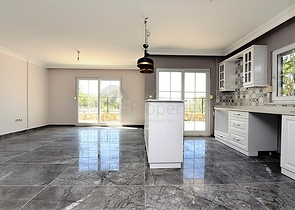 اطلالة بحرية - شقق ودوبلكس - في مركز الانيا