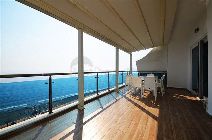 دوبلكس ساحرة - على البحر مبشرة - اثاث فاخر - 3غرف وصالة -مهموتلار / الانيا 