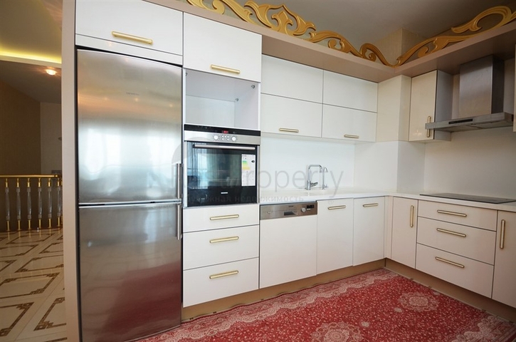 دوبلكس ساحرة - على البحر مبشرة - اثاث فاخر - 3غرف وصالة -مهموتلار / الانيا 