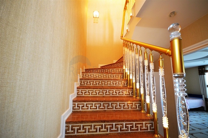 دوبلكس ساحرة - على البحر مبشرة - اثاث فاخر - 3غرف وصالة -مهموتلار / الانيا 