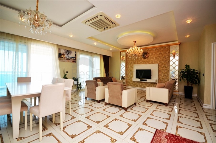 دوبلكس ساحرة - على البحر مبشرة - اثاث فاخر - 3غرف وصالة -مهموتلار / الانيا 