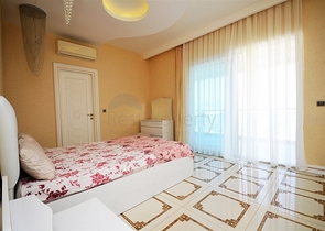 دوبلكس ساحرة - على البحر مبشرة - اثاث فاخر - 3غرف وصالة -مهموتلار / الانيا 