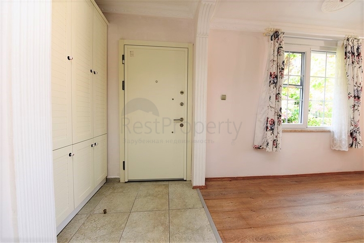 اطلالة بحر -شقة عائلية مفروشة - غرفتين وصالة - في مركز الانيا 