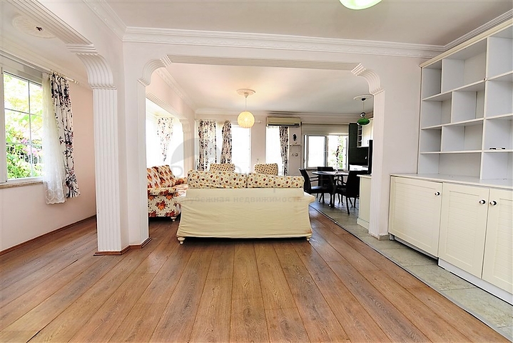 اطلالة بحر -شقة عائلية مفروشة - غرفتين وصالة - في مركز الانيا 