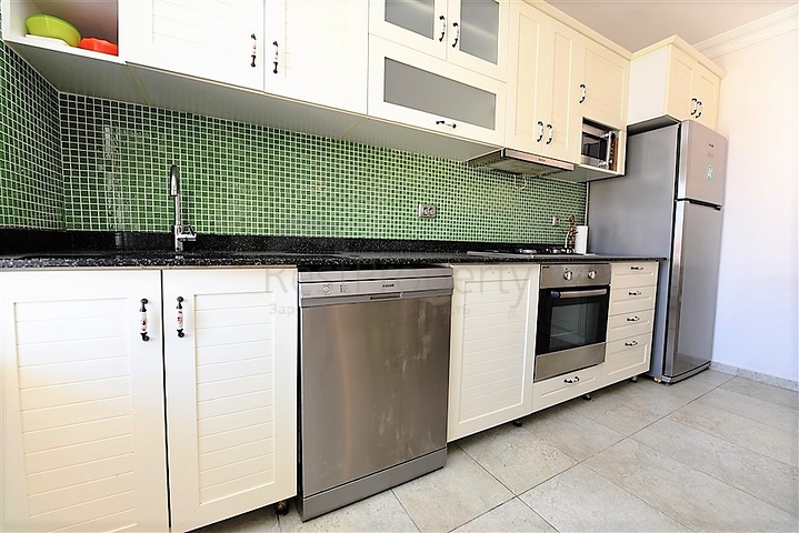 اطلالة بحر -شقة عائلية مفروشة - غرفتين وصالة - في مركز الانيا 