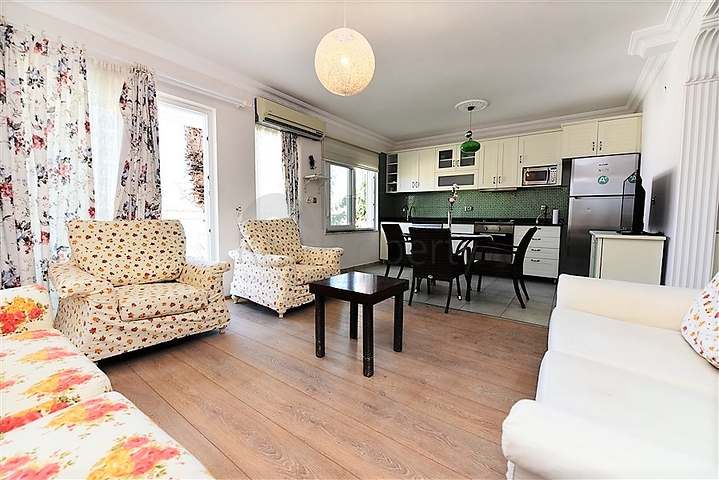 اطلالة بحر -شقة عائلية مفروشة - غرفتين وصالة - في مركز الانيا 