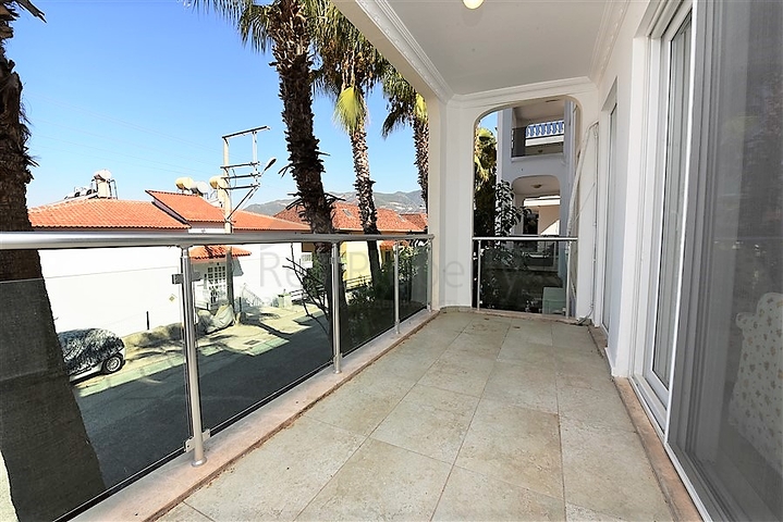 اطلالة بحر -شقة عائلية مفروشة - غرفتين وصالة - في مركز الانيا 