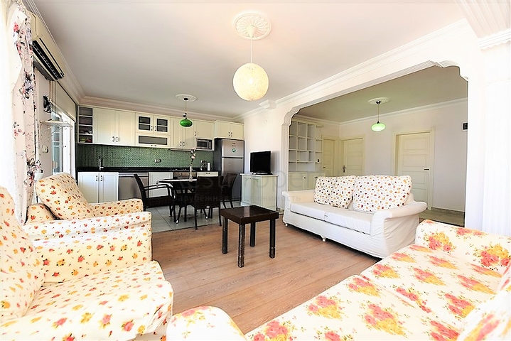 اطلالة بحر -شقة عائلية مفروشة - غرفتين وصالة - في مركز الانيا 