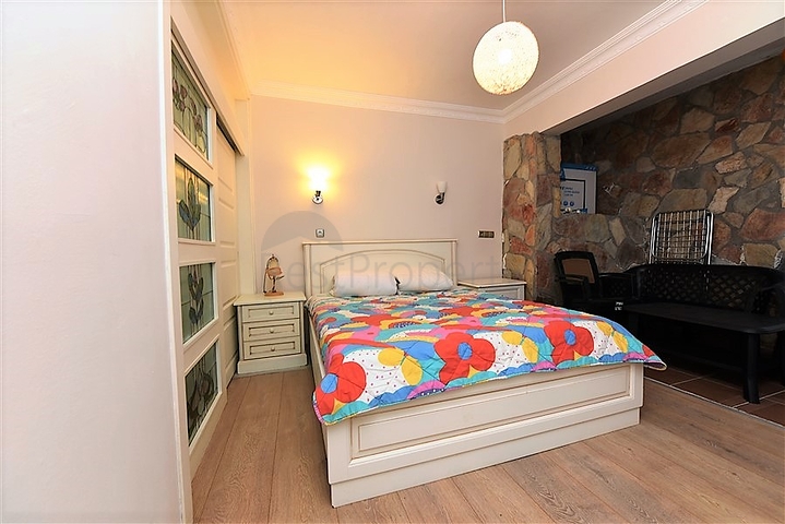 اطلالة بحر -شقة عائلية مفروشة - غرفتين وصالة - في مركز الانيا 