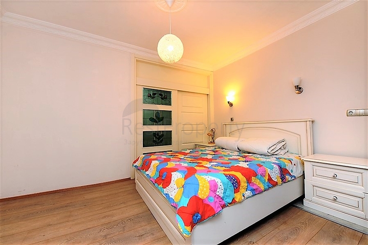 اطلالة بحر -شقة عائلية مفروشة - غرفتين وصالة - في مركز الانيا 