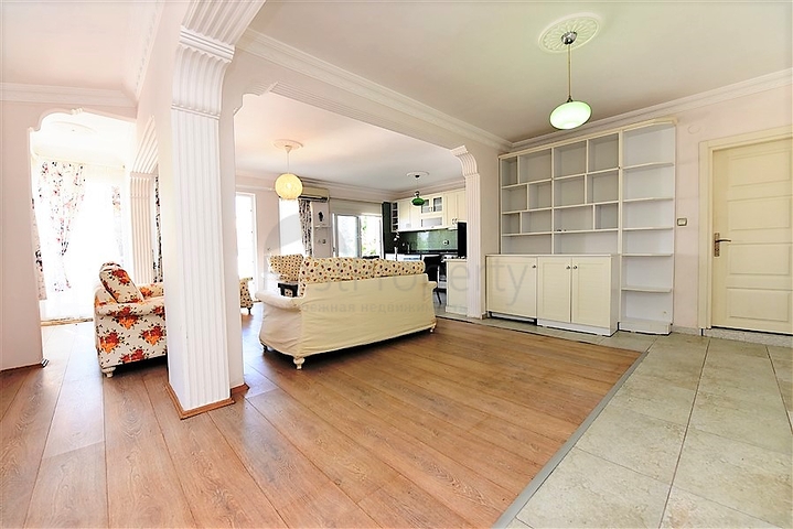 اطلالة بحر -شقة عائلية مفروشة - غرفتين وصالة - في مركز الانيا 