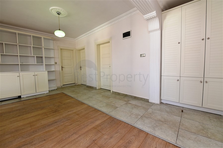 اطلالة بحر -شقة عائلية مفروشة - غرفتين وصالة - في مركز الانيا 