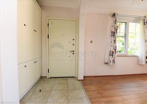 اطلالة بحر -شقة عائلية مفروشة - غرفتين وصالة - في مركز الانيا 