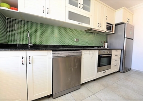 اطلالة بحر -شقة عائلية مفروشة - غرفتين وصالة - في مركز الانيا 