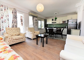 اطلالة بحر -شقة عائلية مفروشة - غرفتين وصالة - في مركز الانيا 