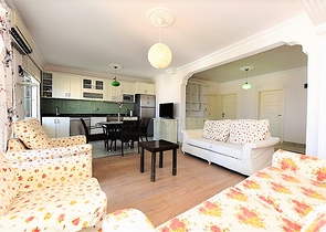 اطلالة بحر -شقة عائلية مفروشة - غرفتين وصالة - في مركز الانيا 