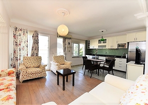 اطلالة بحر -شقة عائلية مفروشة - غرفتين وصالة - في مركز الانيا 