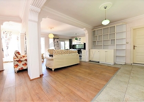 اطلالة بحر -شقة عائلية مفروشة - غرفتين وصالة - في مركز الانيا 