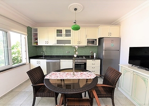 اطلالة بحر -شقة عائلية مفروشة - غرفتين وصالة - في مركز الانيا 