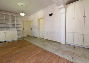 اطلالة بحر -شقة عائلية مفروشة - غرفتين وصالة - في مركز الانيا 