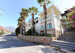 اطلالة بحر -شقة عائلية مفروشة - غرفتين وصالة - في مركز الانيا 