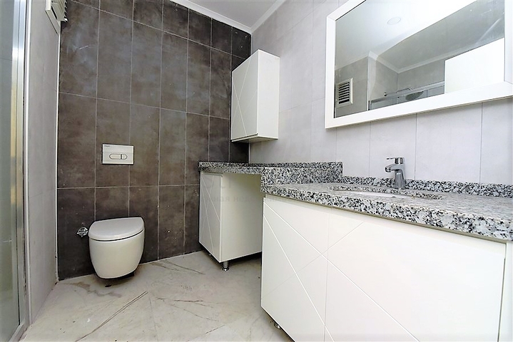 مجمع فاخر - شقق 2 غرفة وصالة - مطبخ منفصل -في مركز الانيا 