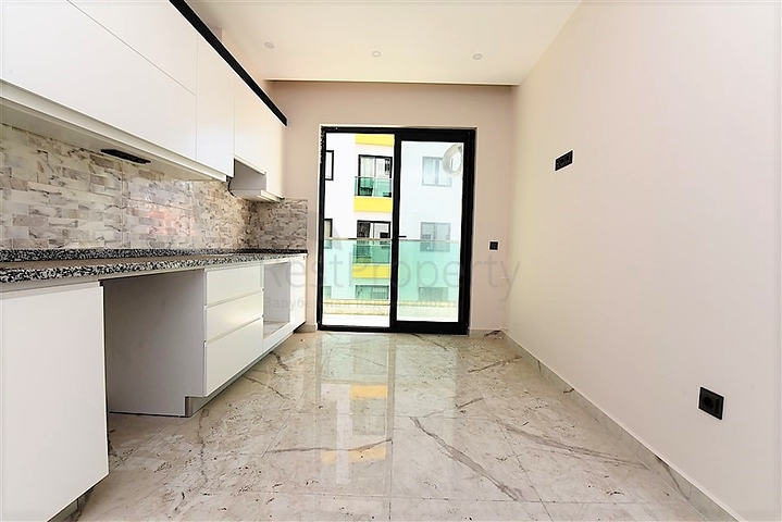 مجمع فاخر - شقق 2 غرفة وصالة - مطبخ منفصل -في مركز الانيا 