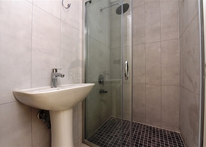 مجمع فاخر - شقق 2 غرفة وصالة - مطبخ منفصل -في مركز الانيا 