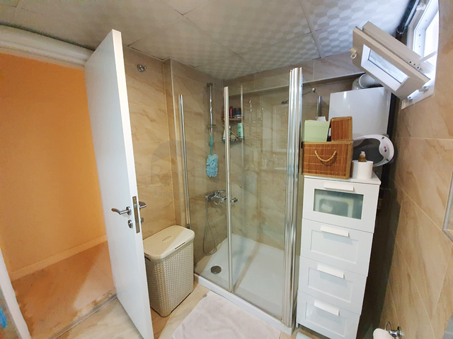 شقة 3 + 1 في مجمع 50 متر من البحر في كونيالتي