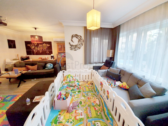 شقة 3 + 1 في مجمع 50 متر من البحر في كونيالتي