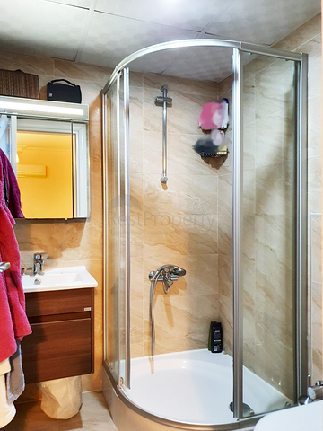 شقة 3 + 1 في مجمع 50 متر من البحر في كونيالتي