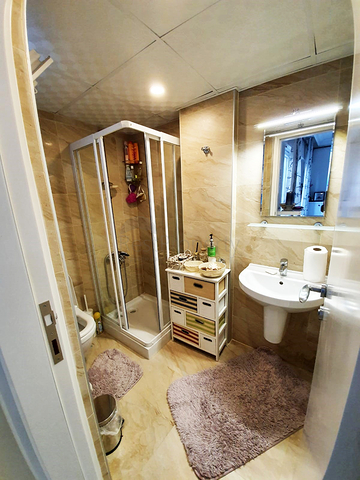 شقة 3 + 1 في مجمع 50 متر من البحر في كونيالتي