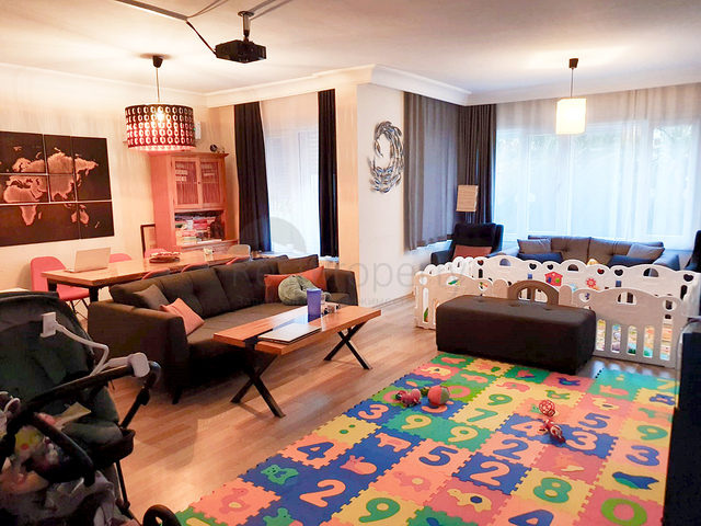 شقة 3 + 1 في مجمع 50 متر من البحر في كونيالتي