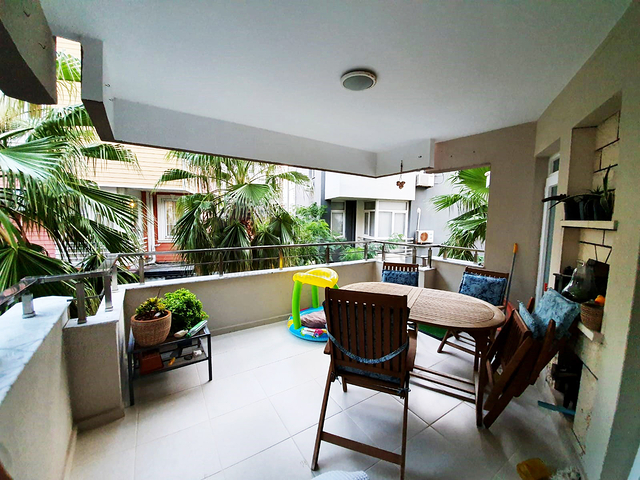 شقة 3 + 1 في مجمع 50 متر من البحر في كونيالتي